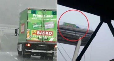 Koji sretnik: Zaustavio kamion točno na rubu urušenog mosta 