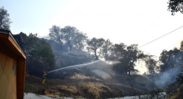 Nakon više od mjesec dana ugašen veliki požar, poginula dva vatrogasca, 19 ozlijeđeno