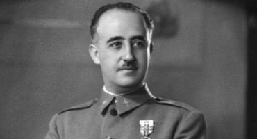 Tisuće ljudi opsjeda diktatorov grob: 'Morao sam to ići vidjeti. To je morbidna znatiželja'