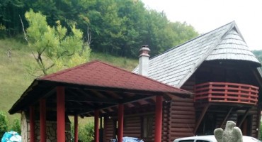 Prodaje se brvnara sa vodenicom 