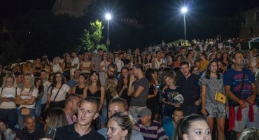 Mostar: Održan spektakularni koncert Dine Merlina