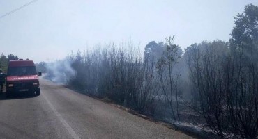 Vatrogasci u akciji gašenja požara južno od Mostara