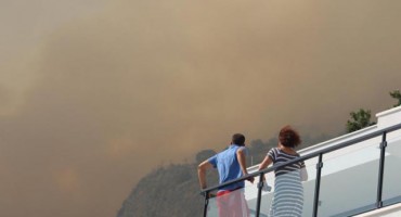 Izgorjelo 70 hektara borove šume