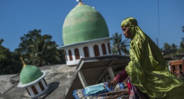 Broj žrtava u Indoneziji prešao 400: Tisuće prestravljenih turista bježe s otoka