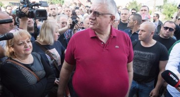 Šešelj ne odustaje od pravne bitke: Traži mogućnost žalbe na presudu od deset godina zatvora