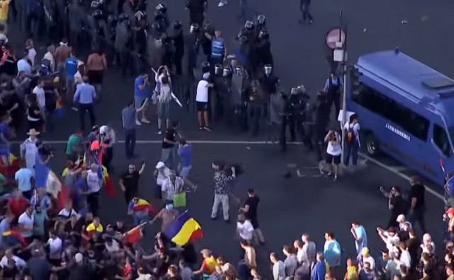 Rumunjski anti-vladini prosvjedi prerasli u sukobe s policijom