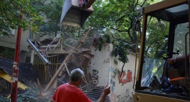 Uklonjen još jedan nelagalni objekt u samom središtu grada