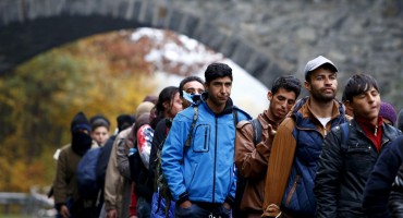 Kod migranata u Sarajevu policija pronašla veći broj pištolja, pušku, prigušivače...