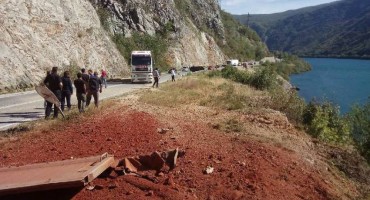 Kamion završio u jezeru nakon nesreće blizu Mostara