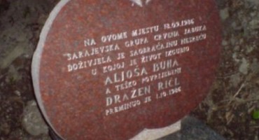 Prije 32 godine u teškoj prometnoj nesreći poginuli su članovi grupe 'Crvena jabuka'