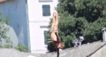 Zanima vas kakav je osjećaj skočiti sa Starog mosta? Evo što kažu natjecatelji