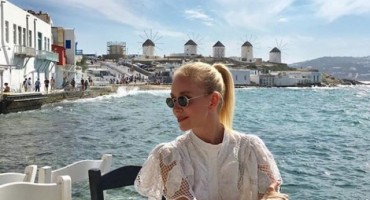 Jelena Rozga raspametila fanove novom fotografijom: U prvi plan istakla stražnjicu u bikiniju