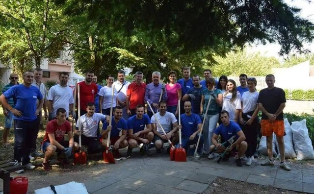 Predsjednik Vlade HNŽ-e Nevenko Herceg sudjelovao u akciji čišćenja Mostara