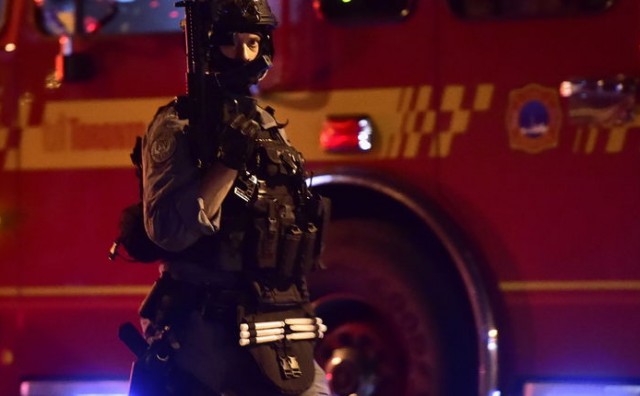 Tri osobe kritično: Upucao 10 osoba u San Bernardinu, u tijeku velika potraga za napadačem