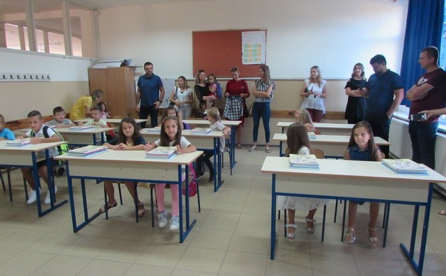 Mostar: Udruga Zvonigrad osigurala besplatne udžbenike za prvašiće u Pologu