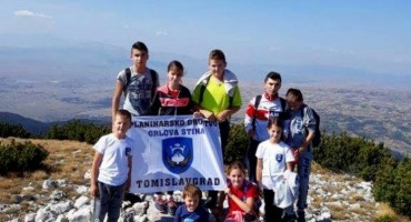 Mali planinari na Malom Vranu, najmlađi planinar trioipolgodišnji Stipan Marić