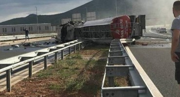 Normaliziran  promet na Bijači nakon pogibije vozača prilikom prevrtanja cisterne