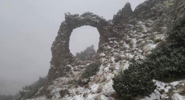 Stiglo zahlađenje, bura i snijeg na vrhovima planina
