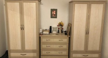 Majka objavila da prodaje ormar, no svi pričaju o njezinom odrazu u ogledalu