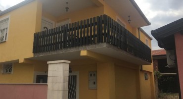 Prodaje se u dvoetažna kuća u centru Mostara 