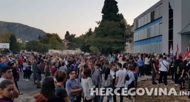  Poruka s velikog prosvjeda u Mostaru: Komšić nije naš predsjednik