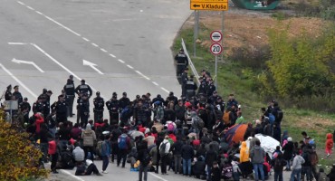 Kako je država problem s migrantima prebacila građanima