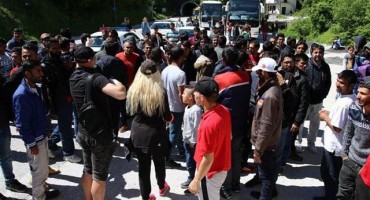 Dvije stotine migranata i dalje na graničnom prijelazu zahtjeva prolazak u Hrvatsku