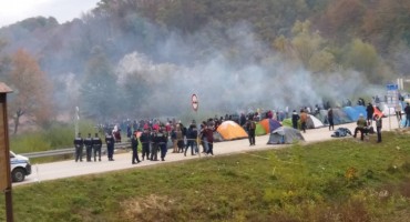 Kaos na GP Maljevac: Migranti probili kordon Granične policije BiH