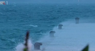 Snažno nevrijeme pogodilo Jadransku obalu: Jugo puše brzinom od 110 km na sat