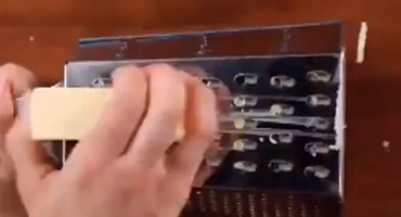 Kuhinjski ribež cijelo vrijeme koristimo pogrešno? 'Ovako je mnogo lakše'