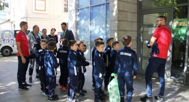 Sberbank BH dd poslovnica Mostar ugostila i obradovala najmlađe Plemiće