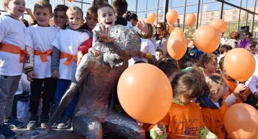 Šibenčani za 54. rođendan Dražena Petrovića pustili u zrak 54 balona