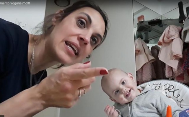 Kad preslatka beba objašnjava mami da ne želi jogurt