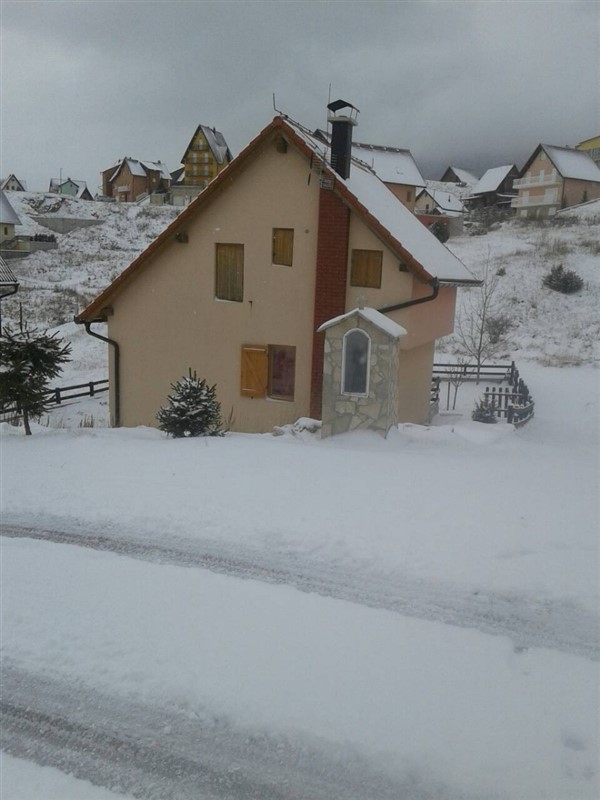 Prodaje se vikendica na Kupresu