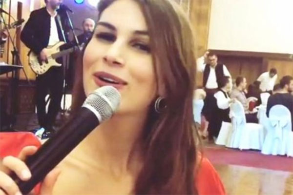 Lijepa Mostarka Ornela Vištica zapjevala na Posuškoj večeri u Zagrebu