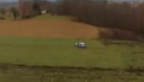 Vozač iz BiH gužvu na graničnom prijelazu izbjegao vožnjom po okolnim livadama