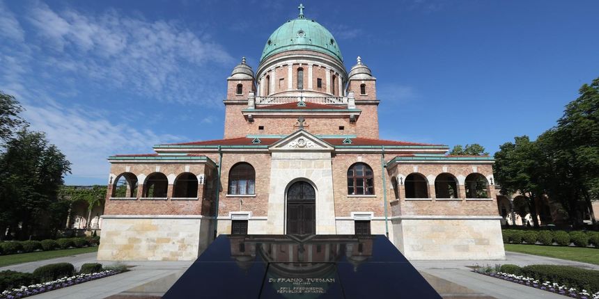 Scena koja će mnoge šokirati: Lopovi u dresovima Vatrenih provaljuju u Tuđmanovu grobnicu