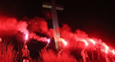 Mostar:  I Hum svijetli za Vukovar!