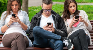 O čemu na društvenim mrežama najviše lažu muškarci, a o čemu žene?