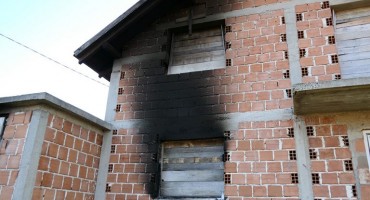 Tko je sinoć zapalio dvije hrvatske kuće u Vitezu?