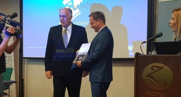 Saša Dalipagić  dobio plaketu i zahvalnicu od Vanjskotrgovinske komore 