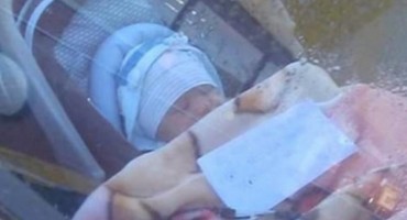 Majka bez srca ostavila bebu na parkingu s porukom
