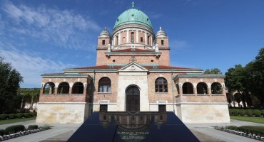  Scena koja će mnoge šokirati: Lopovi u dresovima Vatrenih provaljuju u Tuđmanovu grobnicu 