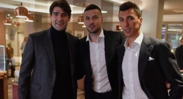 Čarli, Suba i Mandžo bacili obožavateljice u trans zajedničkom fotkom