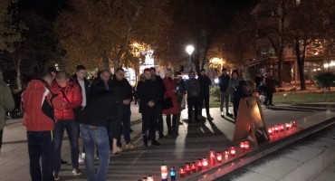 Heroji nikad ne umiru: Građani Mostara odali počast Slobodanu Praljku 