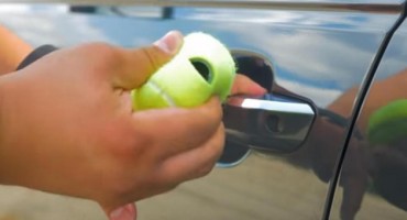 Kako otključati vrata automobila teniskom lopticom