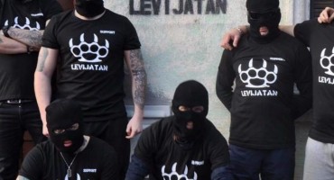  Članovi Levijatana banuli na vrata muškarcu koji je divljački mlatio pse 