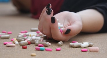  Višestruko porasla stopa samoubojstava među zaposlenima, najrizičnija skupina žene u showbizu 