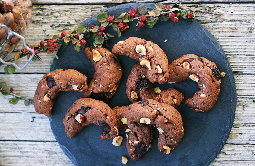 Ispečeni za 15 minuta! Recept za blaganske kiflice s lješnjacima i čokoladom