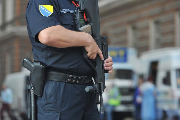 Velika policijska akcija u BiH: Uhićeno 12 osoba, među njima i policajac